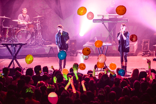 Tegan and Sara on stage in Europe 2013