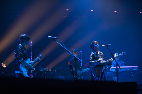 Tegan and Sara live - Photo by Lindsey Byrnes